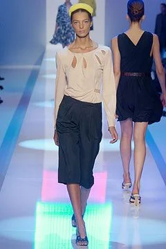 Look 16